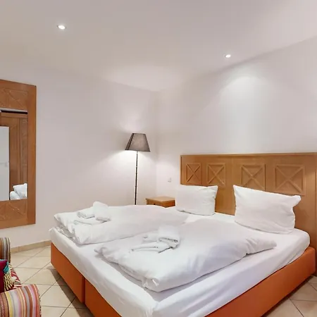 Direkt Am Strand, Freia 03 Апартаменты *